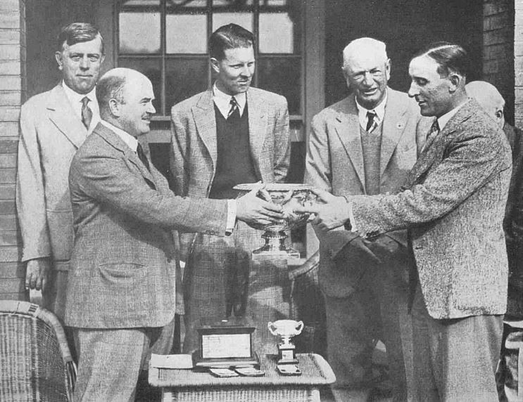 1935-eng-am-Woollam-trophy.JPG