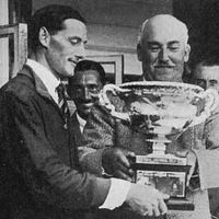 1926-Froes Ellison receives the English Amateur Championship trophy